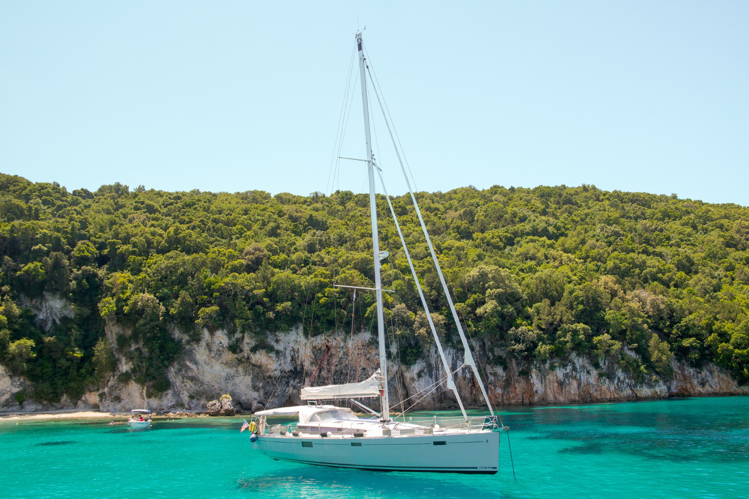 Voilier élégant pour une navigation tranquille